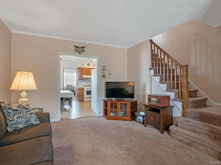 Listing photo 5