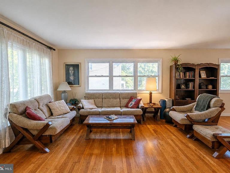 Listing photo 4