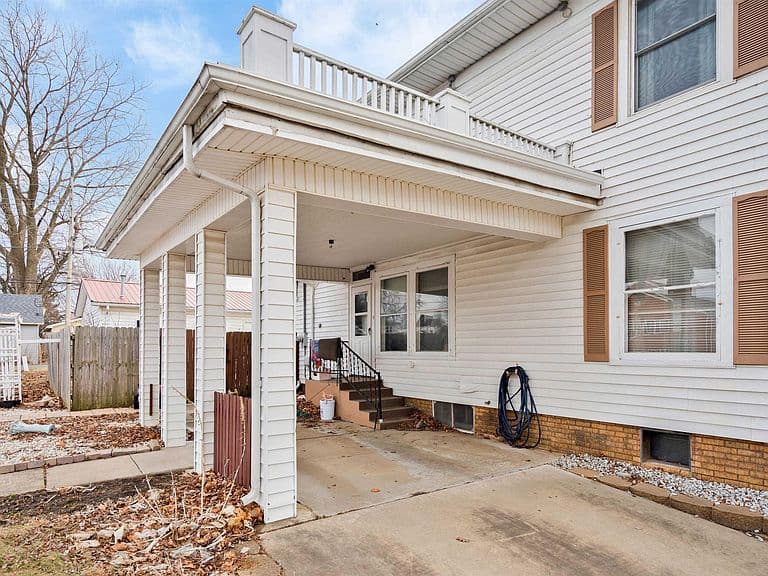 Listing photo 3