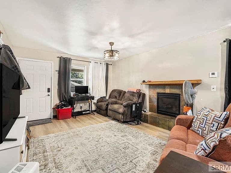 Listing photo 5