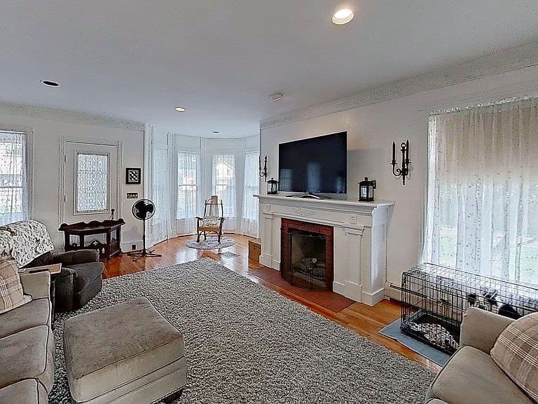 Listing photo 5