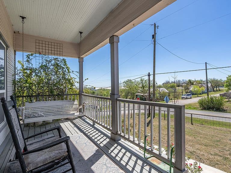 Listing photo 4
