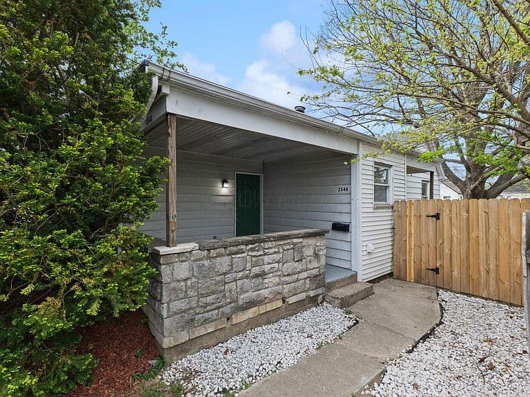 Listing photo 3