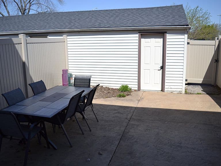 Listing photo 3