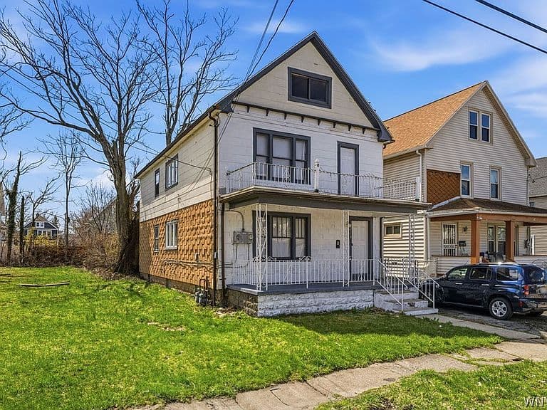 Listing photo 2