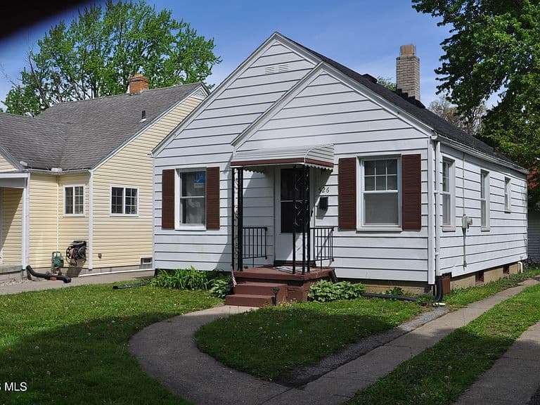 Listing photo 2