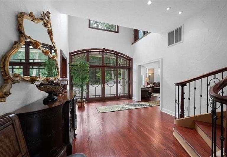 Listing photo 4