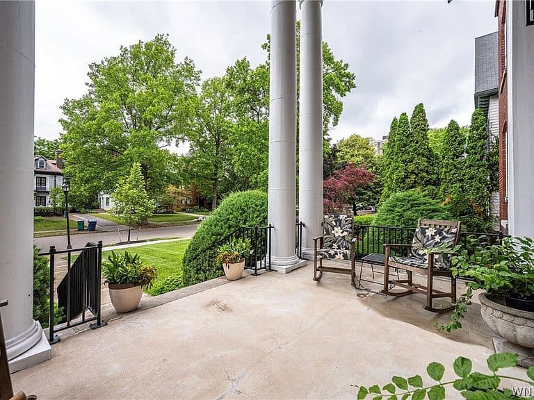Listing photo 4