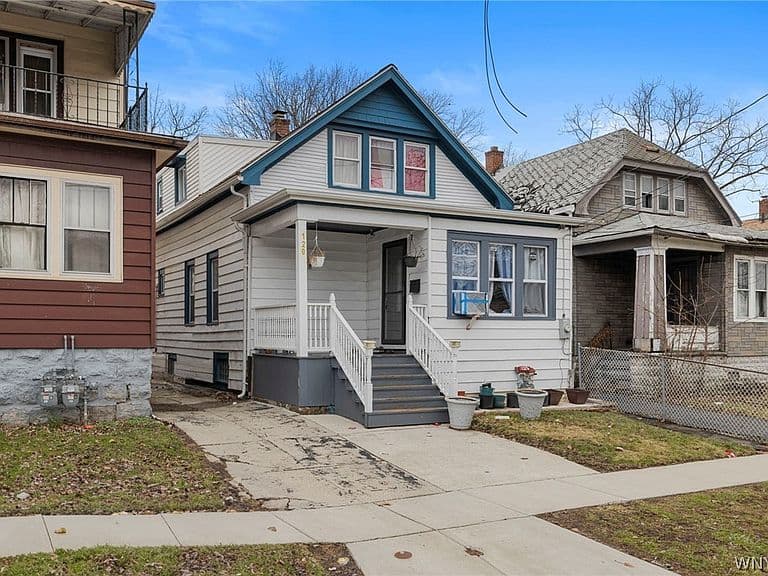 Listing photo 2