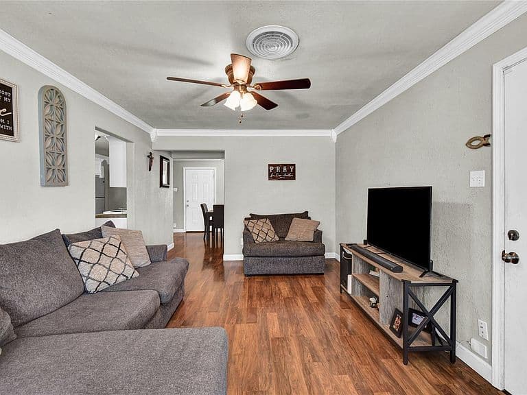 Listing photo 4