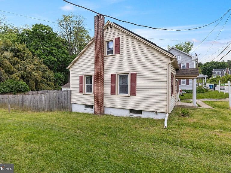 Listing photo 3