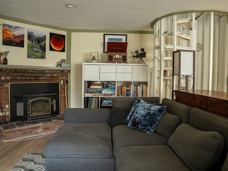 Listing photo 4