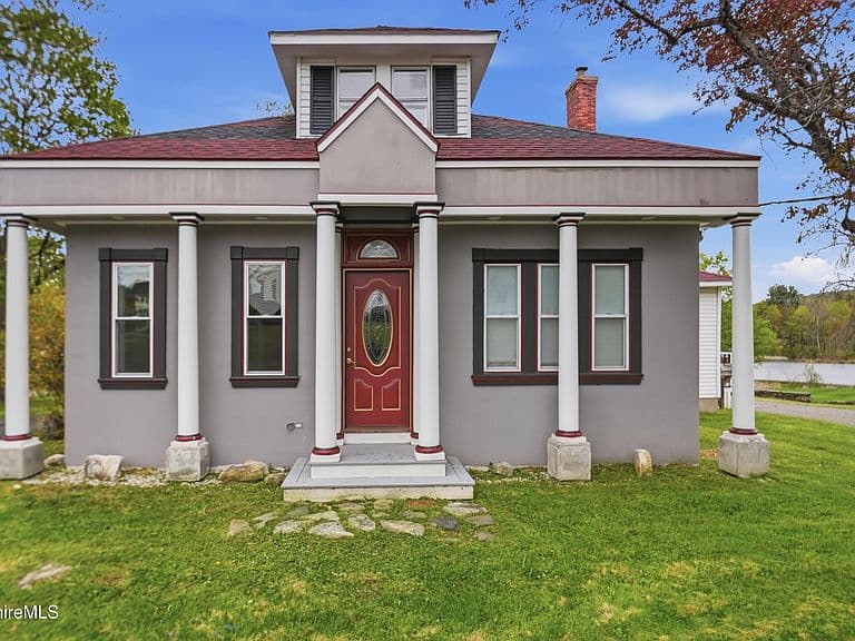 Listing photo 3