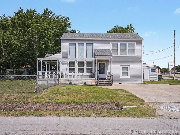 Listing photo 2