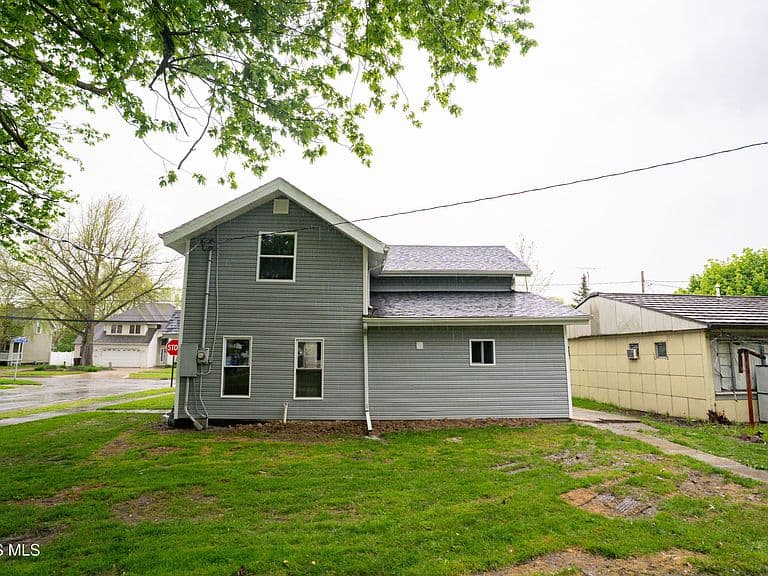 Listing photo 5