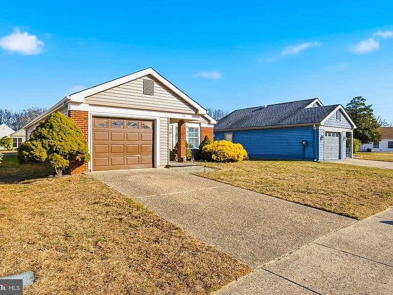 Listing photo 2