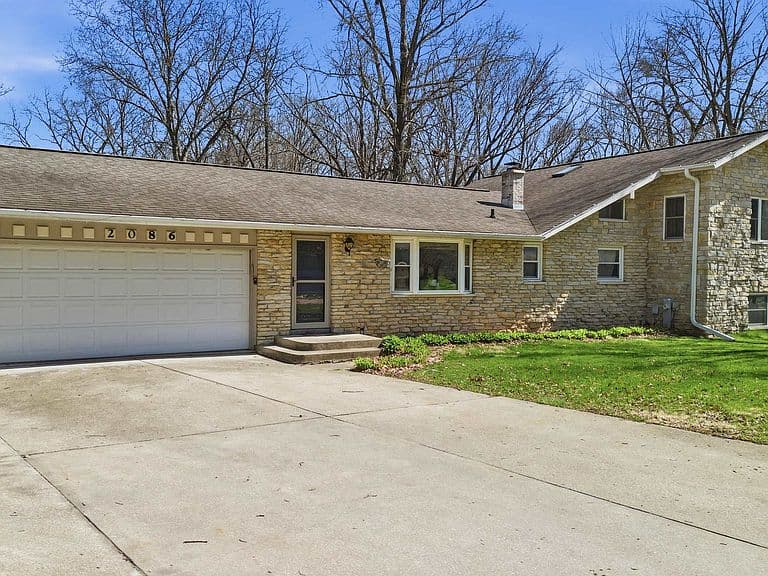 Listing photo 2