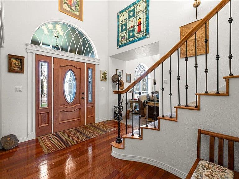 Listing photo 2