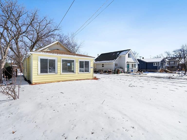 Listing photo 2