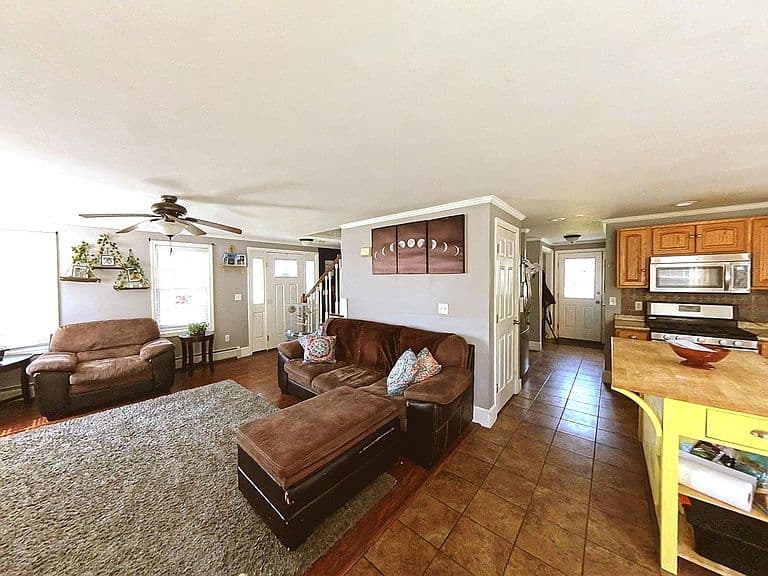 Listing photo 5