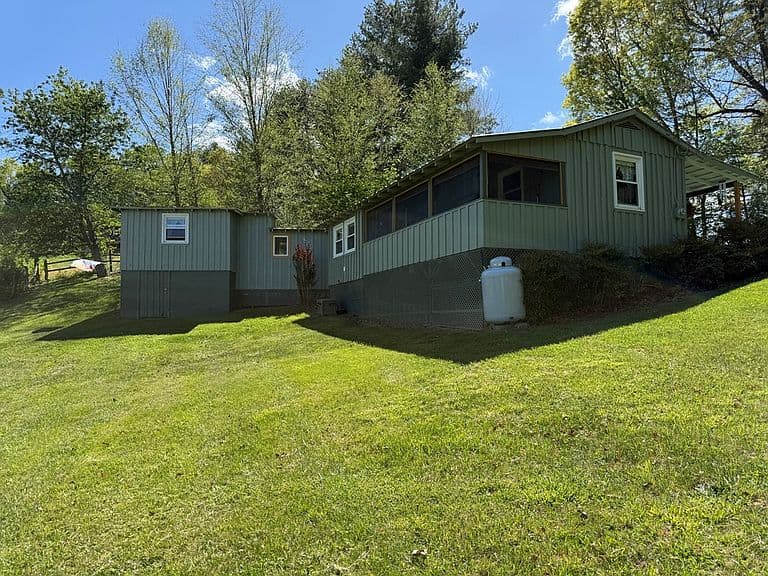 Listing photo 5