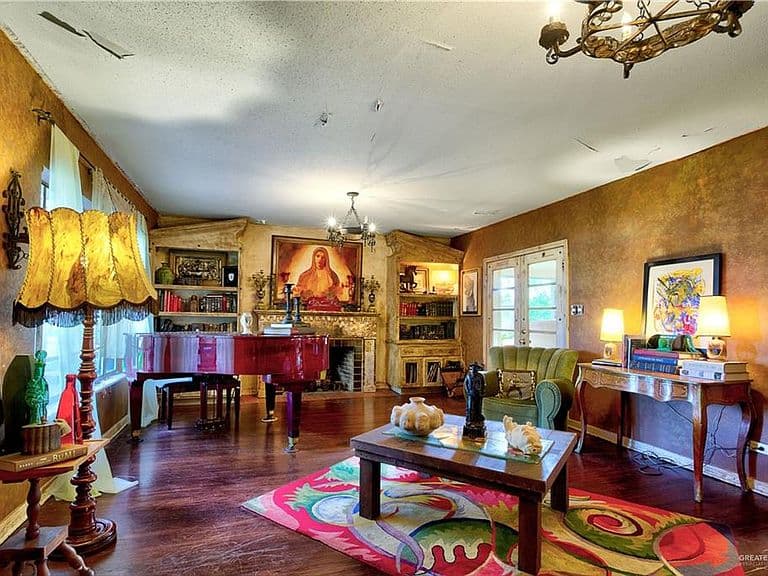 Listing photo 2
