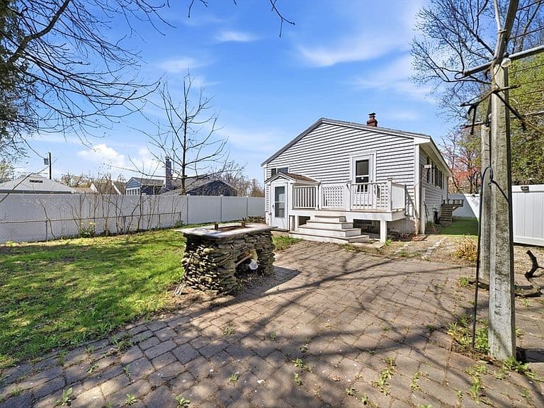 Listing photo 2