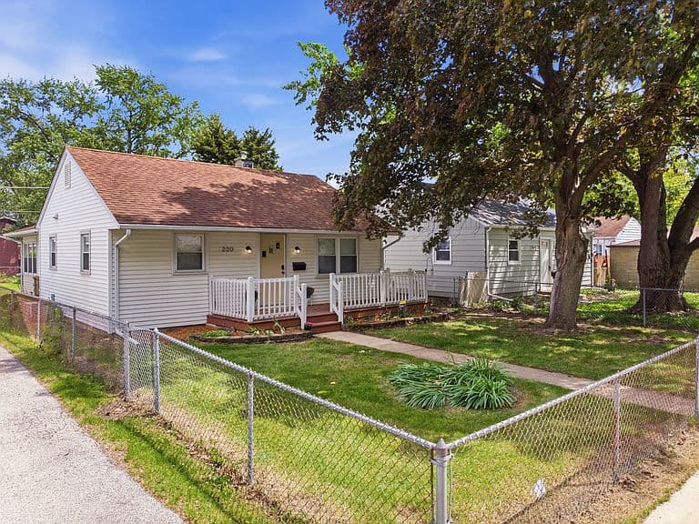Listing photo 3