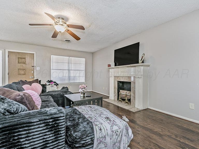 Listing photo 5