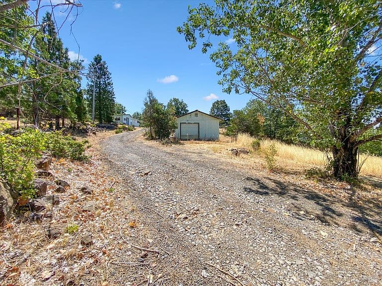 Listing photo 5