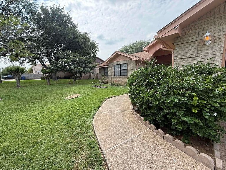 Listing photo 4