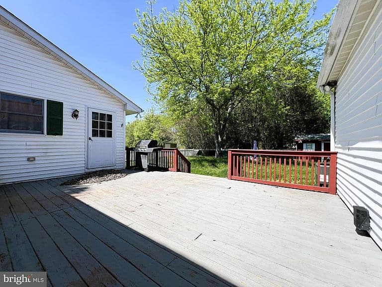 Listing photo 5
