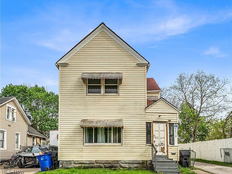 Listing photo 2