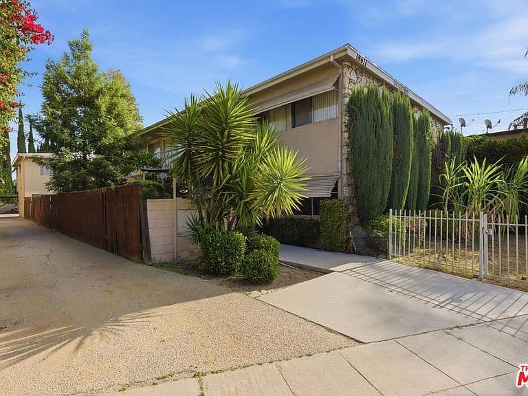 Listing photo 2