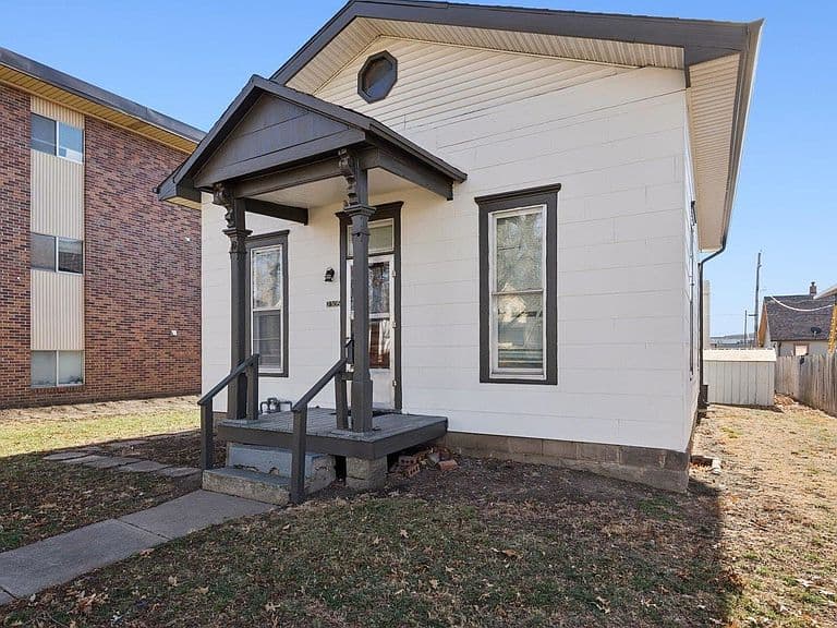Listing photo 3
