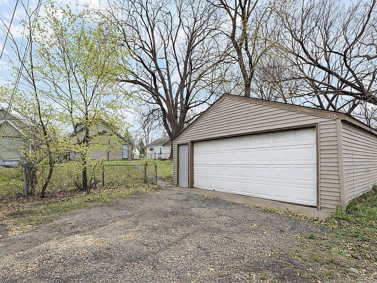 Listing photo 5