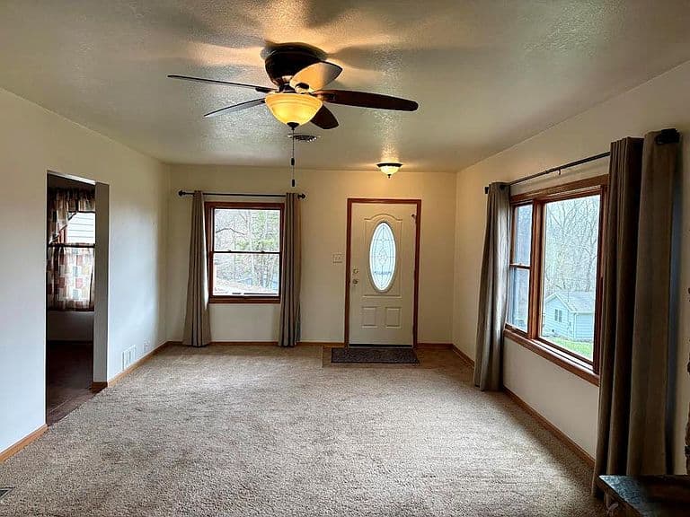 Listing photo 3