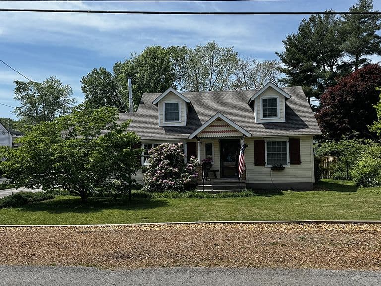 Listing photo 2