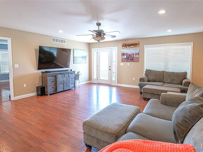 Listing photo 5