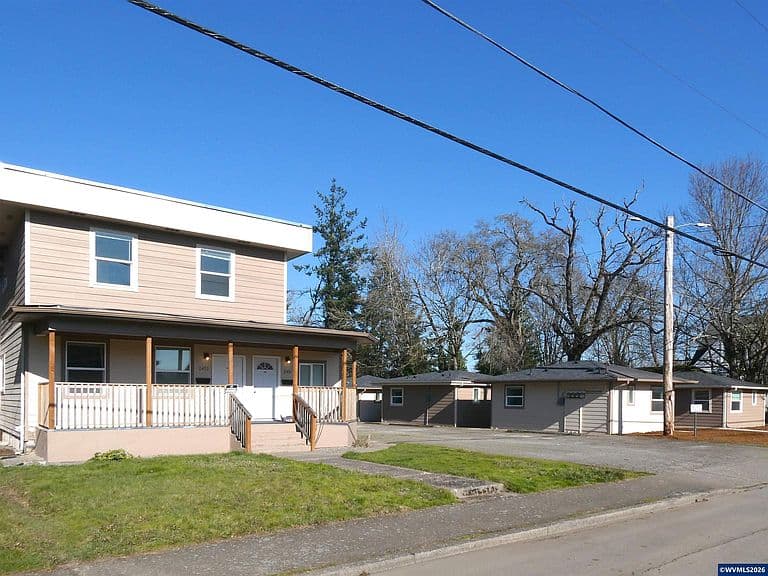 Listing photo 2