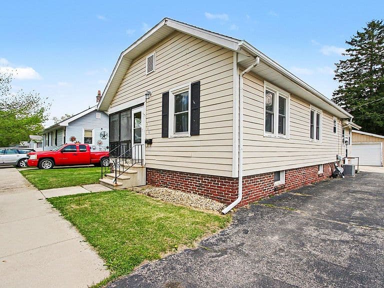 Listing photo 5