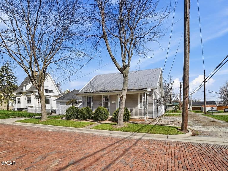 Listing photo 3