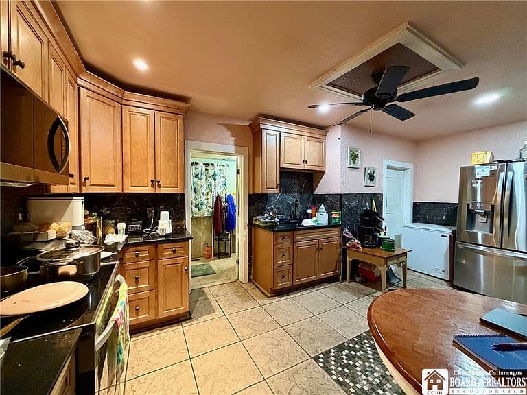 Listing photo 3