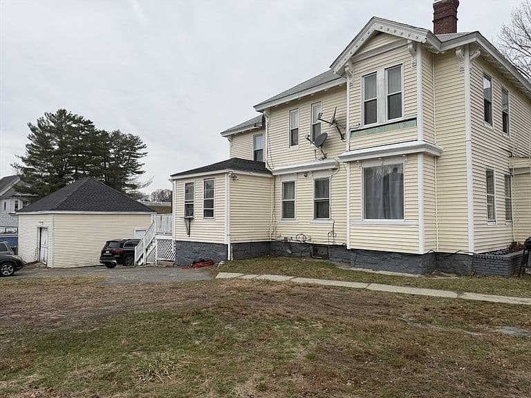 Listing photo 2