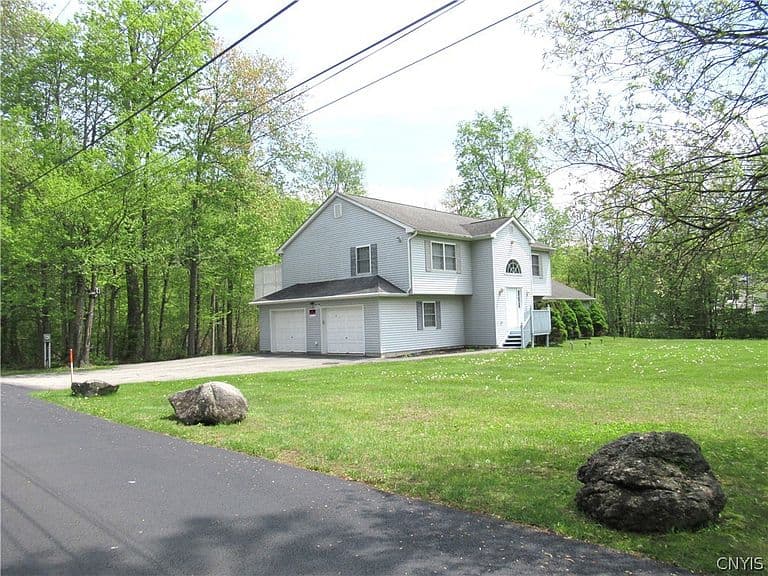 Listing photo 2