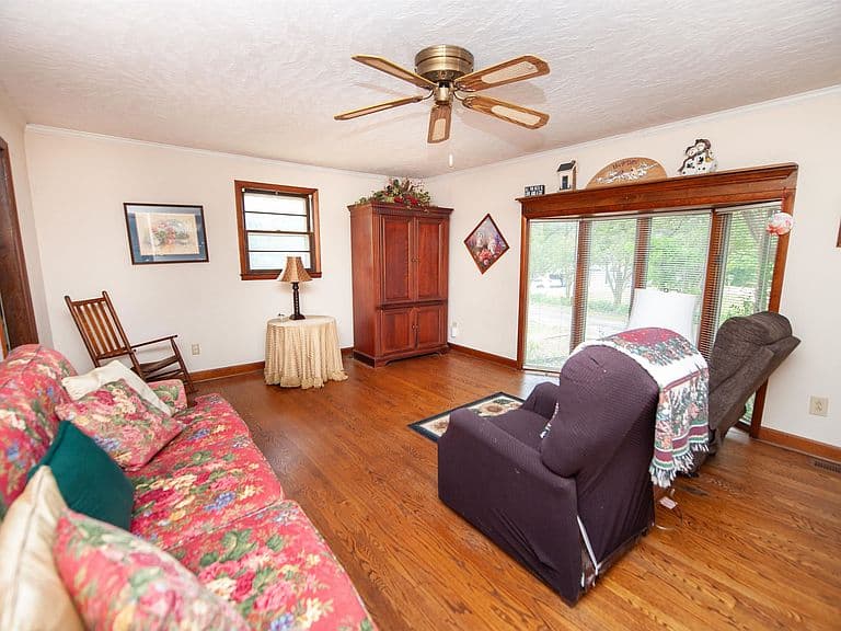 Listing photo 4