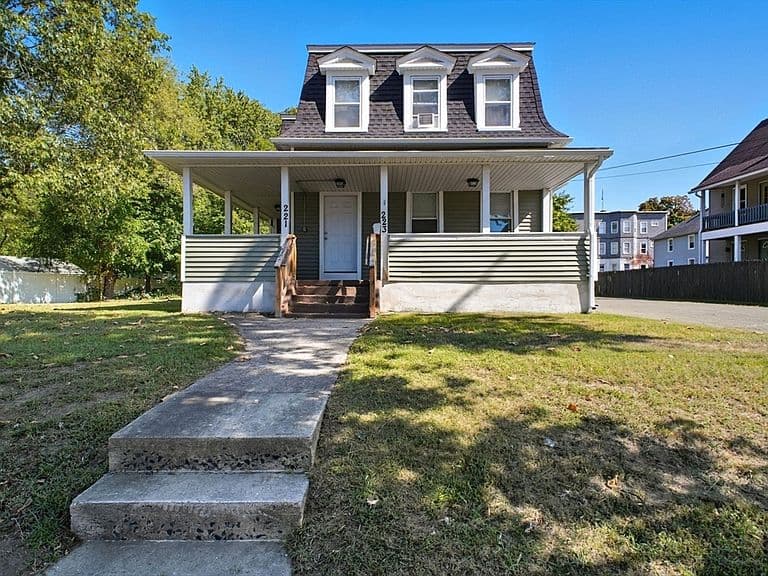 Listing photo 2