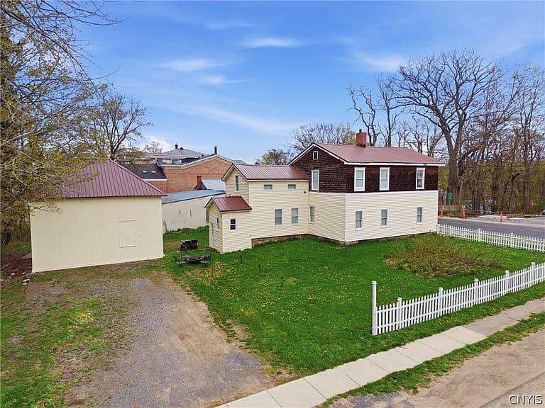 Listing photo 3