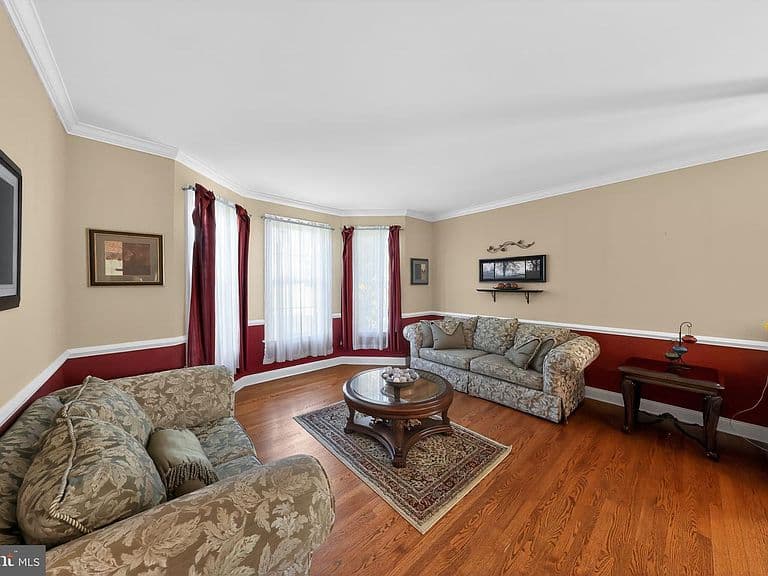 Listing photo 5