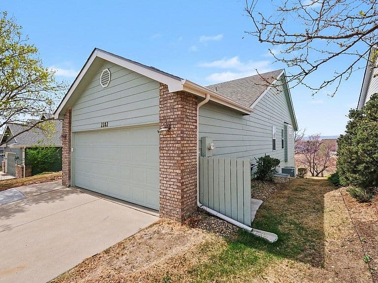 Listing photo 3